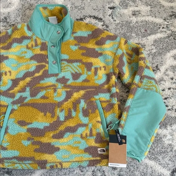 The North Face Women's Printed Cragmont 1/4-Snap Fleece - Picture 3 of 12